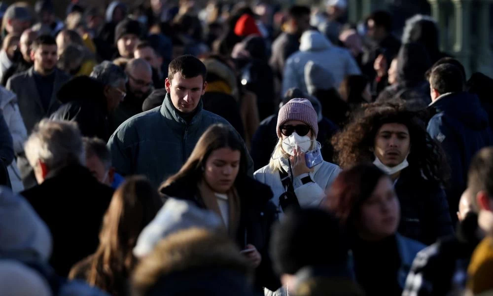 Μετάλλαξη Όμικρον: Τρίτο κρούσμα εντοπίστηκε στη Βρετανία